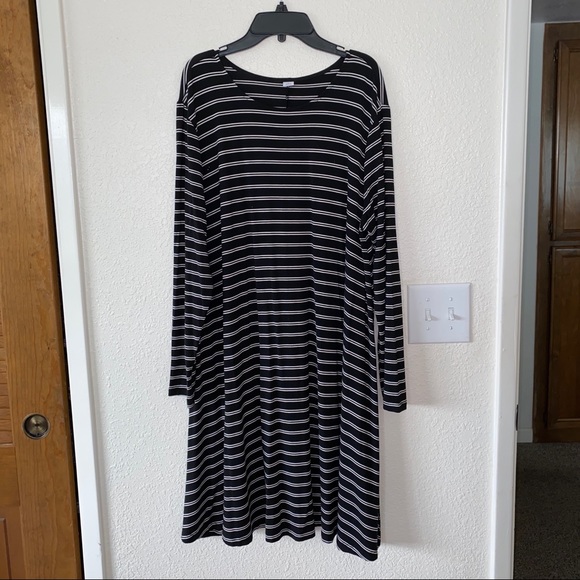 Old Navy Dresses & Skirts - Black and White Striped Dress
